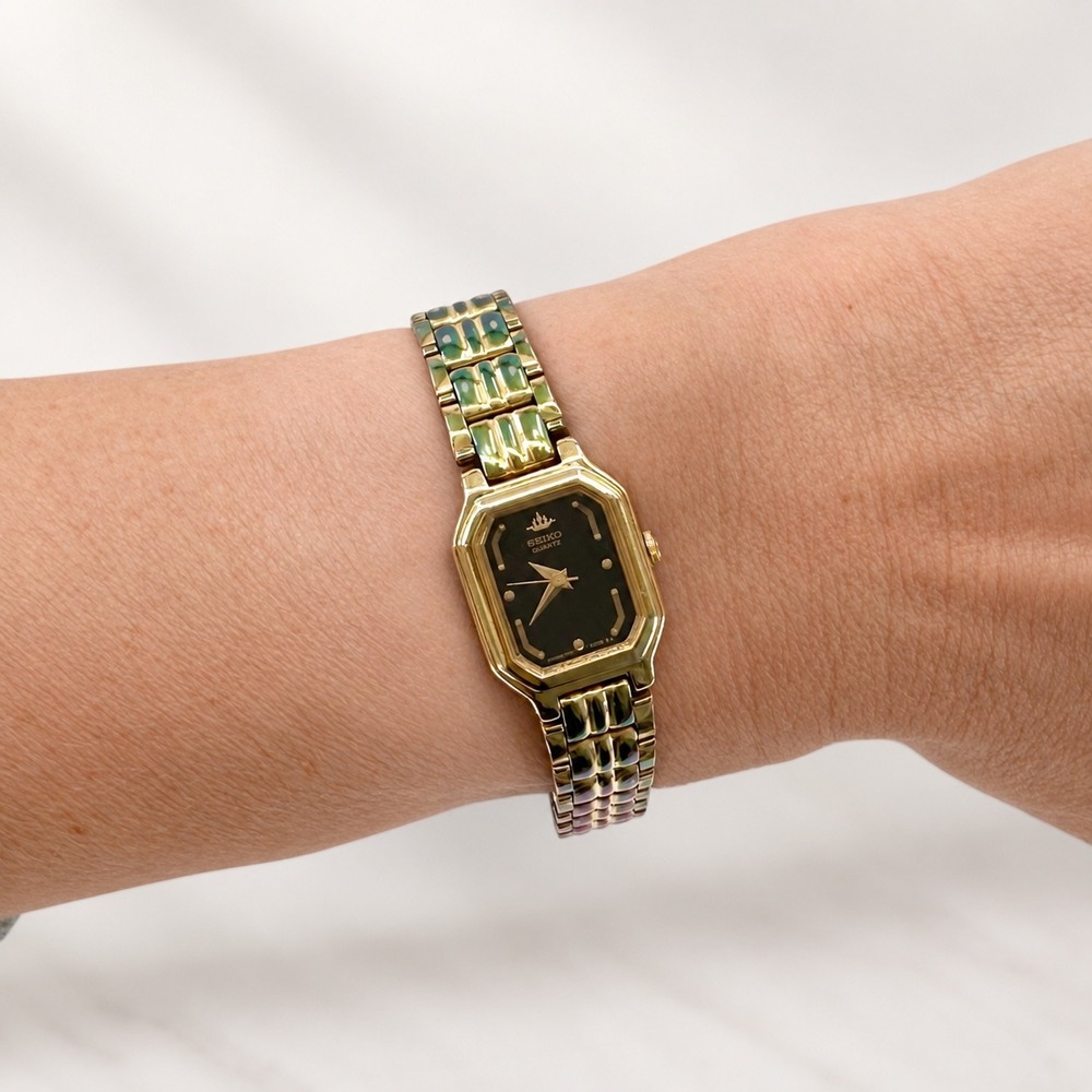 Vintage Seiko Women's Watch Black Dial Gold Tone V401-5250 New Battery